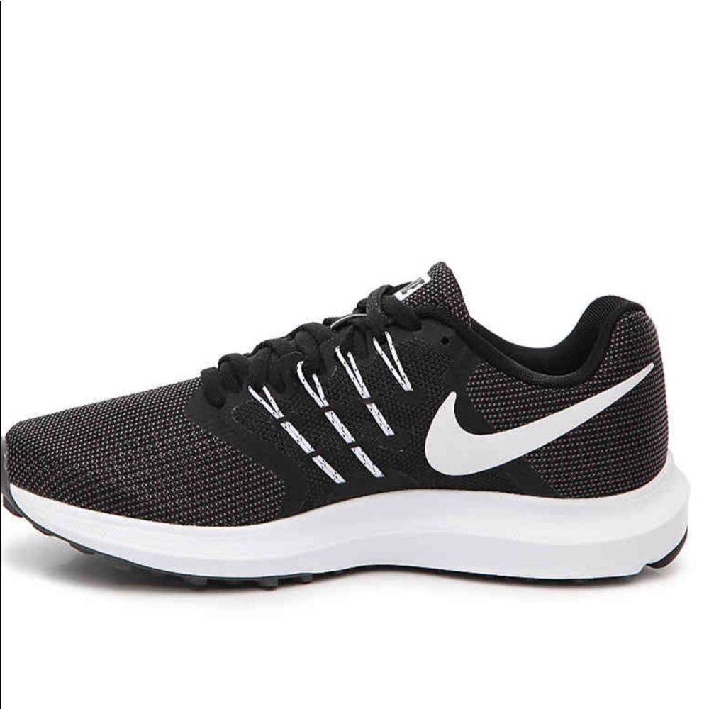 NIKE Run Swift running shoe. - Picture 3 of 7